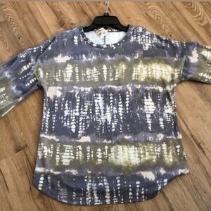 Woman’s oversized Tunic Top with Belle Sleeves-Size Large *** by Crepas